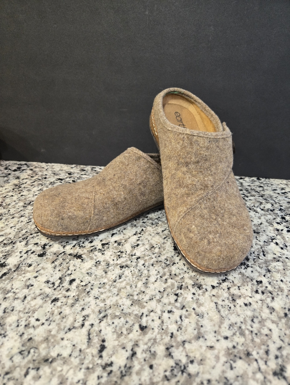 Earth Wool Slip-On Clogs in Heathered Brown Size 9